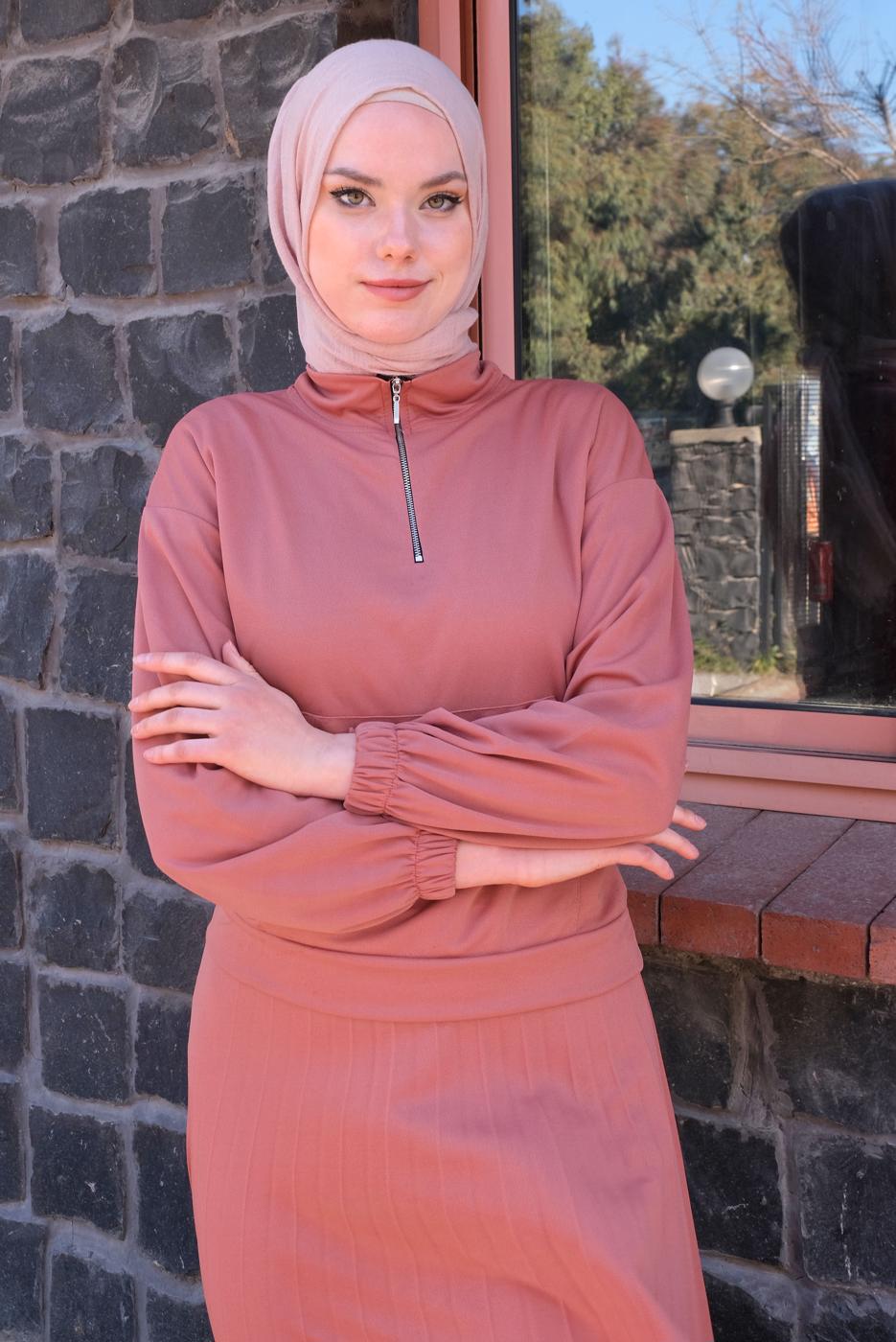 Tesettür giyim PEMBE FERMUAR DETAYLI PİLİSELİ ETEKLİ TAKIM T 4040