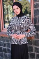 Tesettür giyim SİYAH ZEBRA DESENLİ PİLİSELİ İKİLİ ETEKLİ TAKIM T 4070