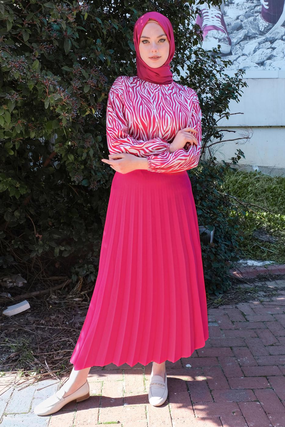 Tesettür giyim FUŞYA ZEBRA DESENLİ PİLİSELİ İKİLİ ETEKLİ TAKIM T 4070