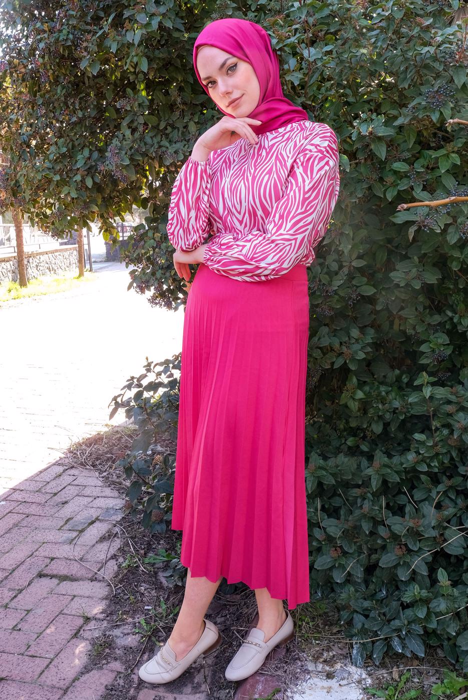 Tesettür giyim FUŞYA ZEBRA DESENLİ PİLİSELİ İKİLİ ETEKLİ TAKIM T 4070