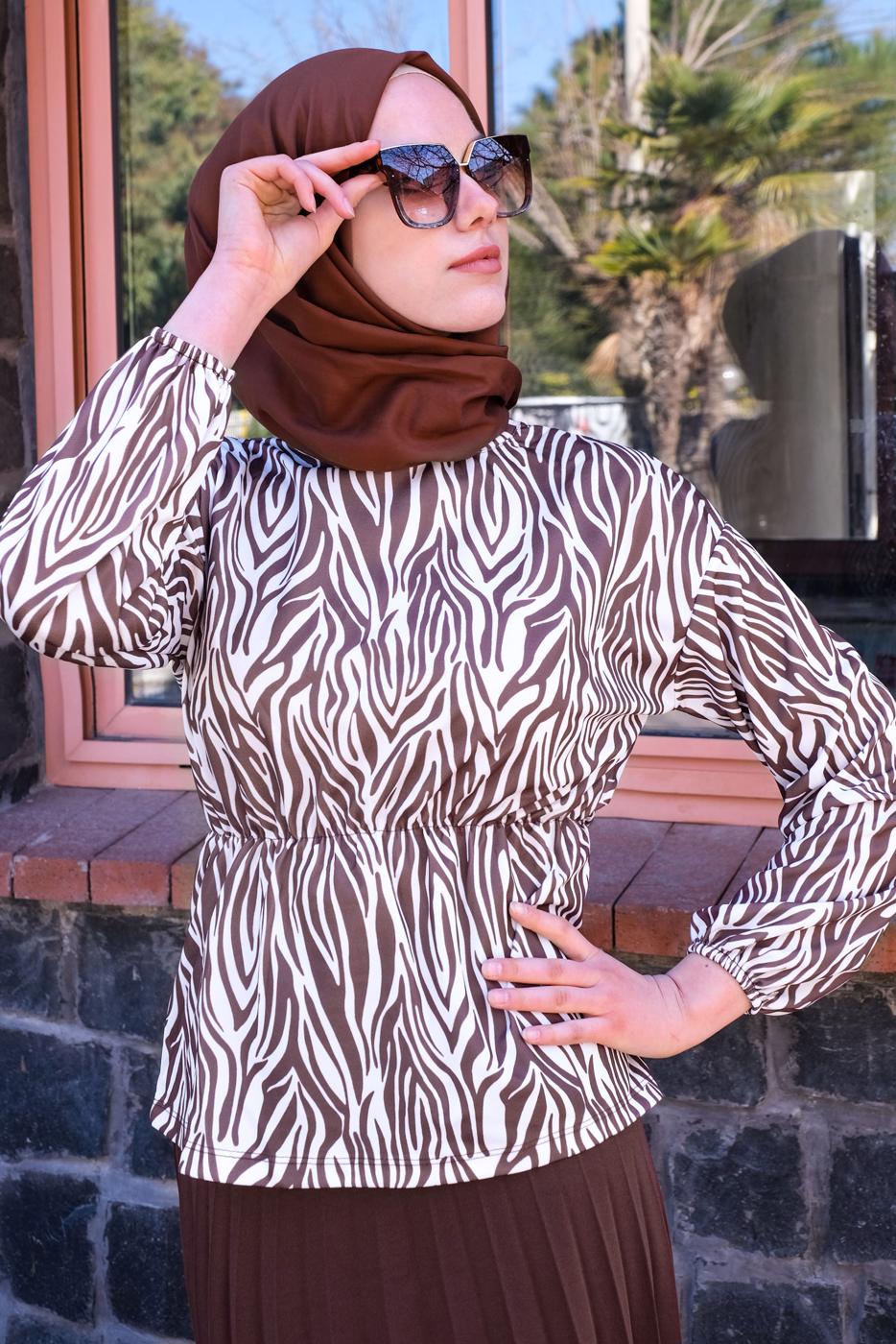 Tesettür giyim KAHVE ZEBRA DESENLİ PİLİSELİ İKİLİ ETEKLİ TAKIM T 4070