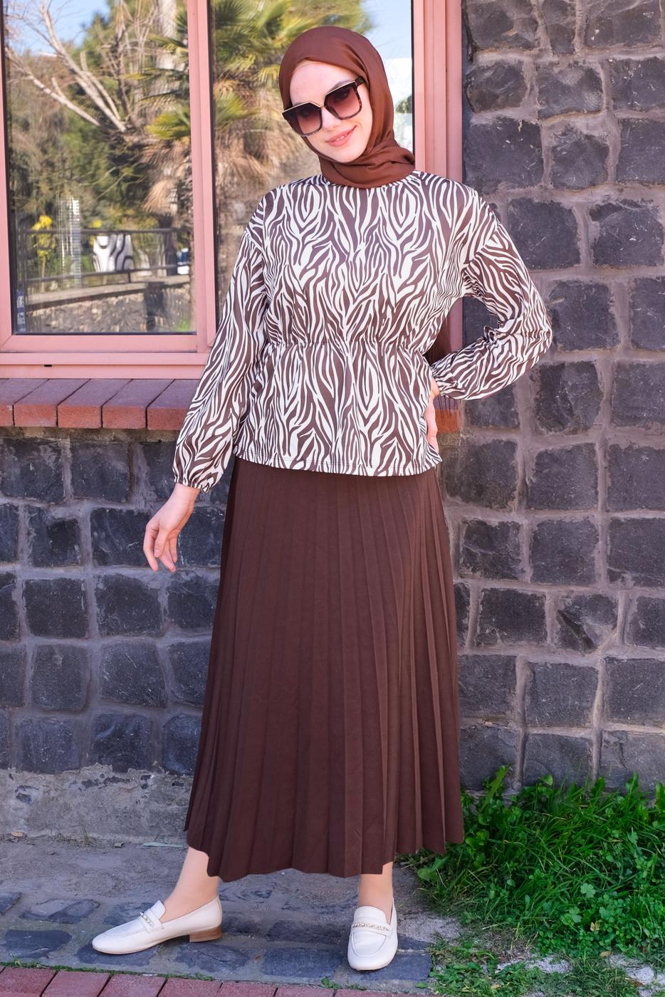 Tesettür giyim KAHVE ZEBRA DESENLİ PİLİSELİ İKİLİ ETEKLİ TAKIM T 4070