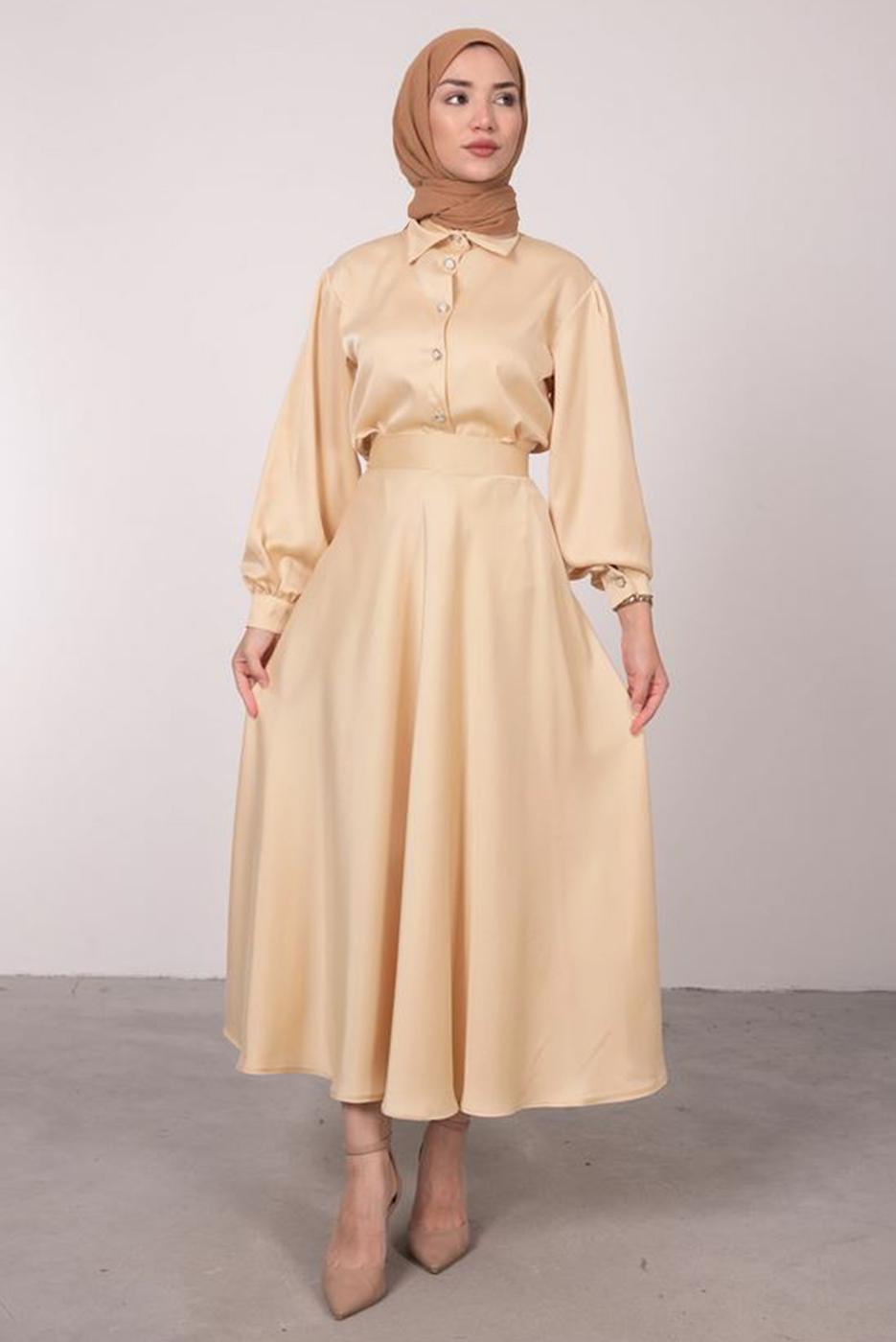 Tesettür giyim BEJ BALON KOL DÜĞMELİ SATEN ETEKLİ TAKIM T 5395