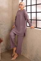 Tesettür giyim MOR DÜĞME DETAYLI ZİNCİRLİ İKİLİ PANTOLON TAKIMI T 5492