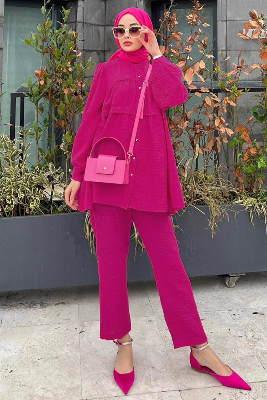 Tesettür giyim FUŞYA BÜZGÜ DETAYLI VOLANLI İKİLİ PANTOLONLU TAKIM T 05014