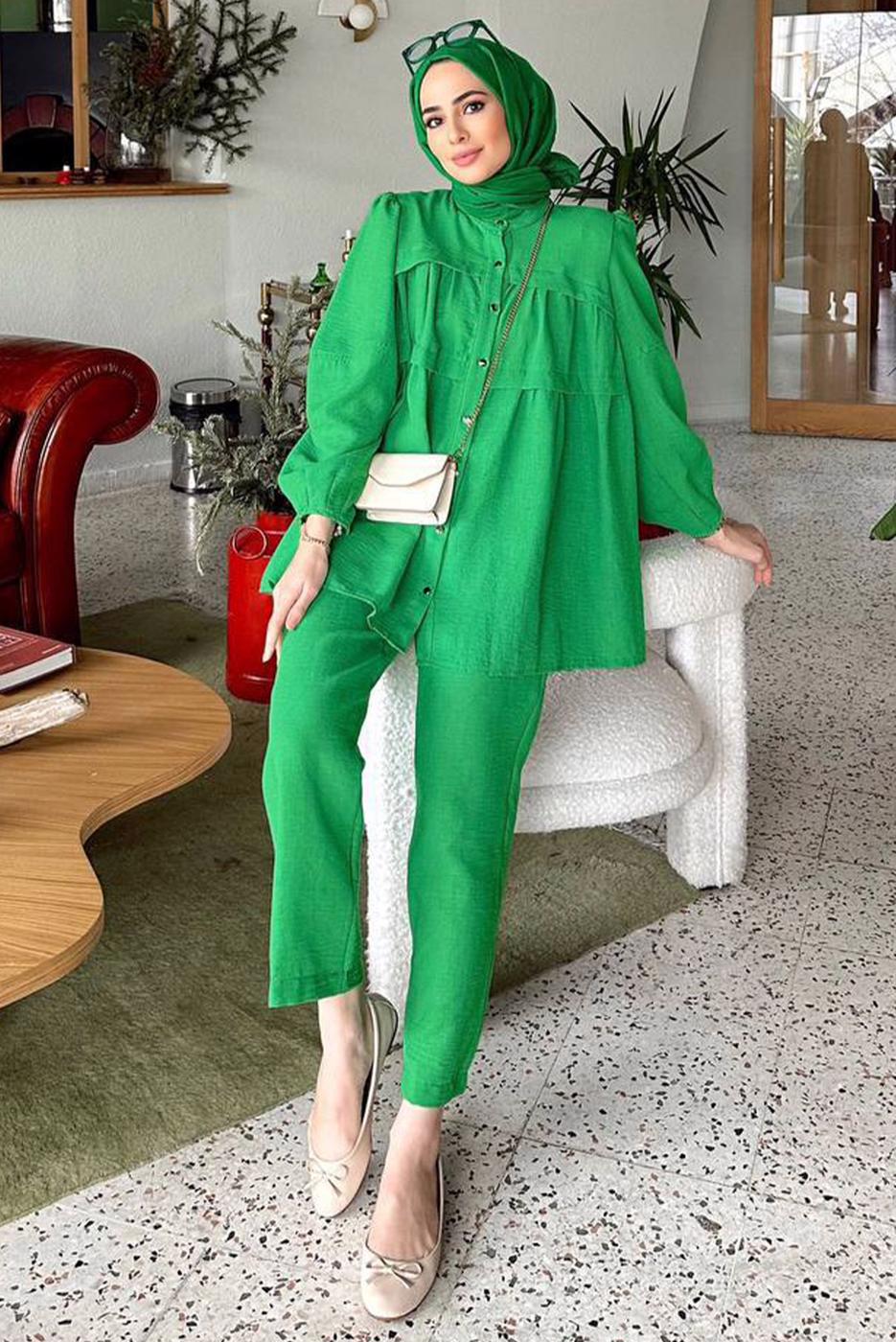 Tesettür giyim YEŞİL BÜZGÜ DETAYLI VOLANLI İKİLİ PANTOLONLU TAKIM T 05014