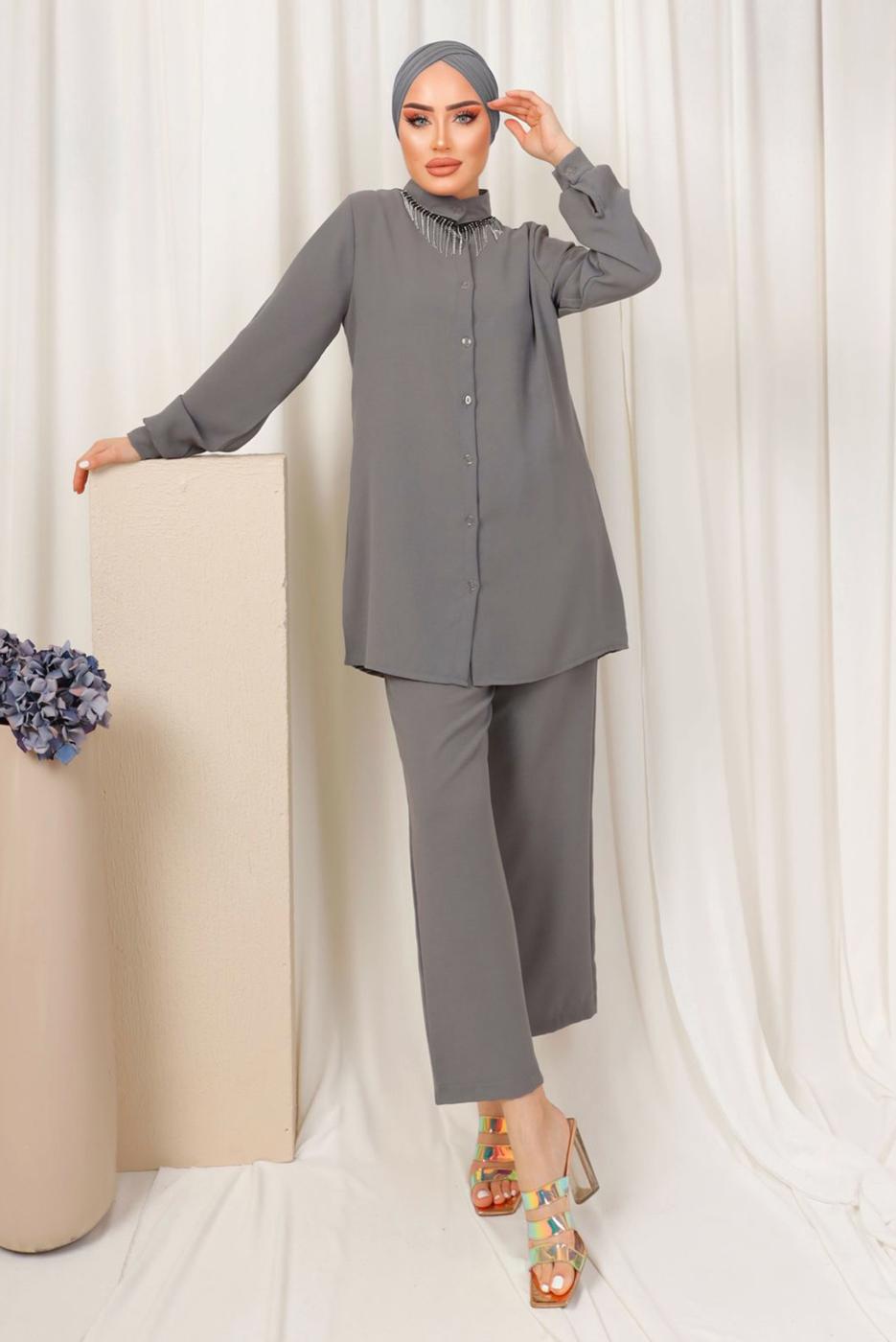 Tesettür giyim GRİ YAKASI TAŞ ZİNCİR DETAYLI PANTOLONLU TAKIM T 1503