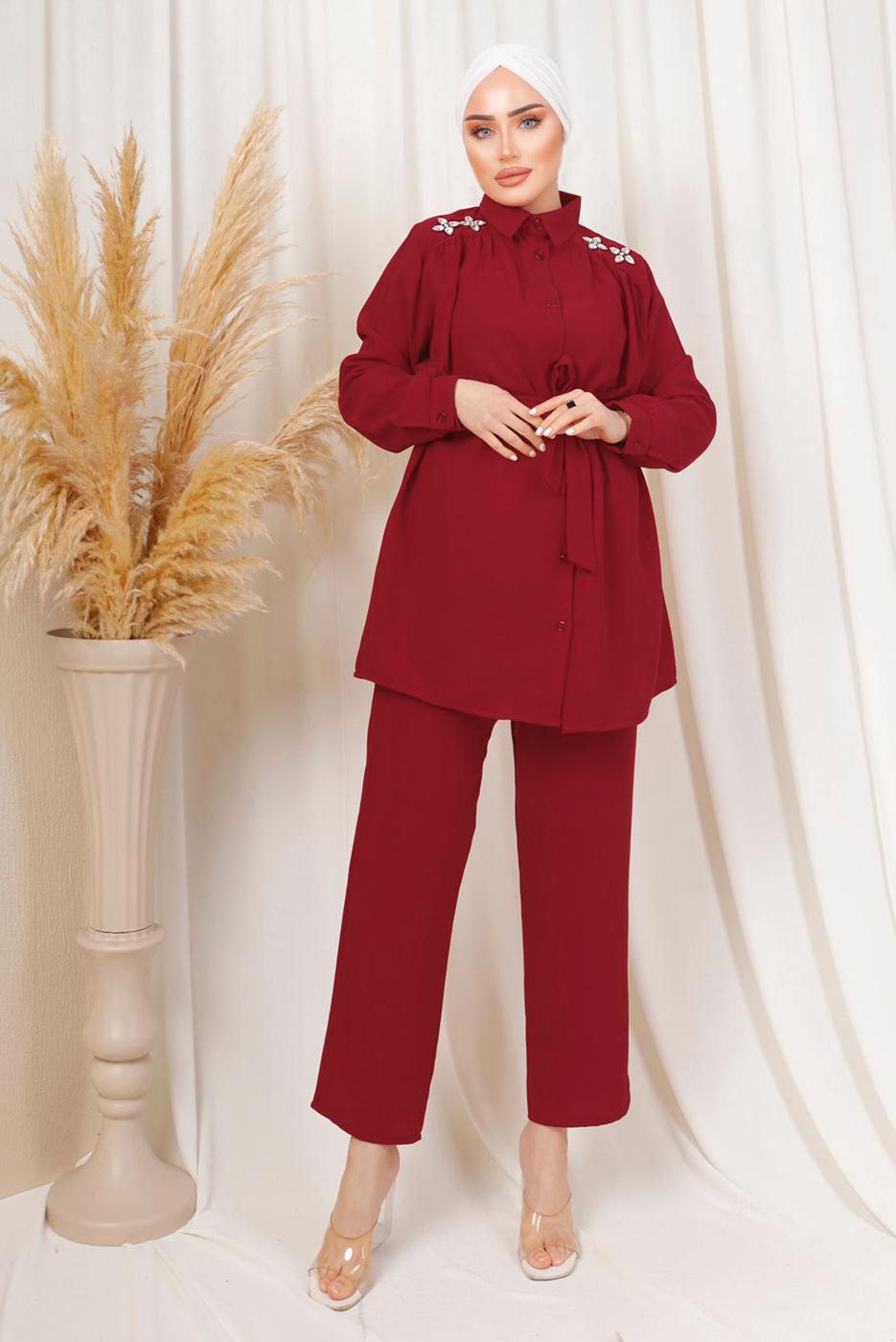 Tesettür giyim KIRMIZI OMUZLARI TAŞ DETAYLI KUŞAKLI PANTOLONLU TAKIM T 2303