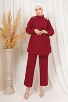 Tesettür giyim KIRMIZI OMUZLARI TAŞ DETAYLI KUŞAKLI PANTOLONLU TAKIM T 2303