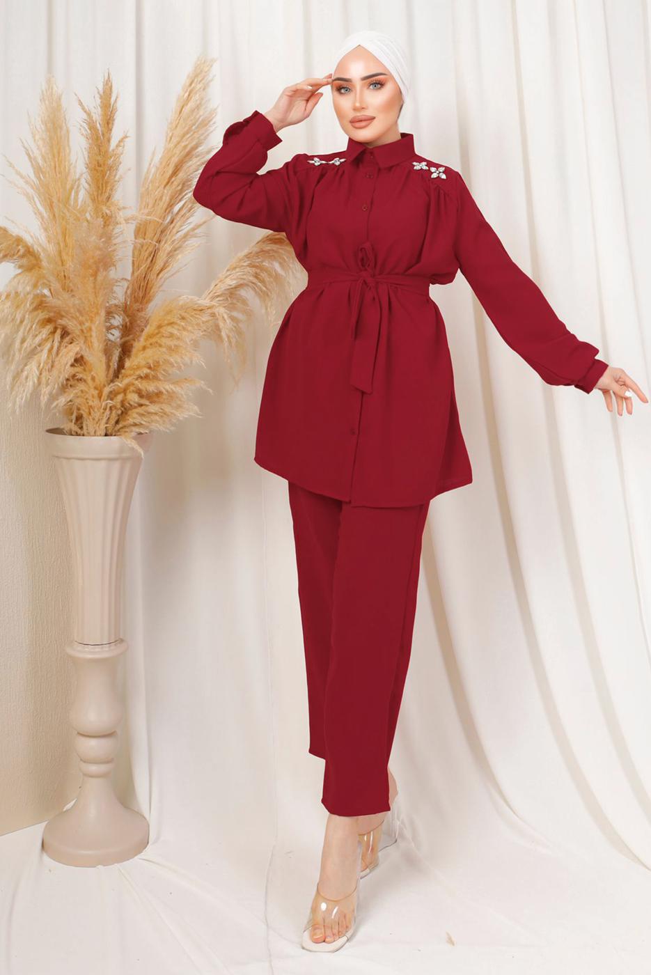 Tesettür giyim KIRMIZI OMUZLARI TAŞ DETAYLI KUŞAKLI PANTOLONLU TAKIM T 2303