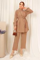 Tesettür giyim KAHVE OMUZLARI TAŞ DETAYLI KUŞAKLI PANTOLONLU TAKIM T 2303