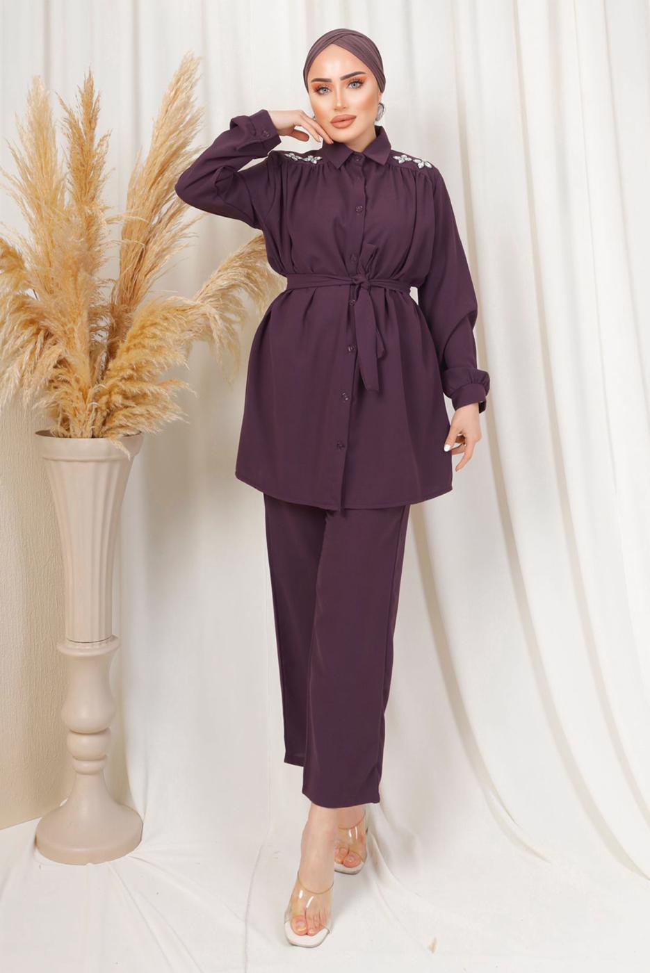 Tesettür giyim MOR OMUZLARI TAŞ DETAYLI KUŞAKLI PANTOLONLU TAKIM T 2303