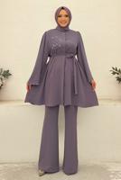 Tesettür giyim MOR TAŞ İŞLEME DETAYLI KUŞAKLI KREP TAKIM T 2348