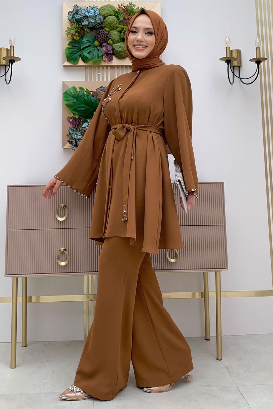 Tesettür giyim TABA TAŞ İŞLEME DETAYLI KUŞAKLI KREP TAKIM T 2348