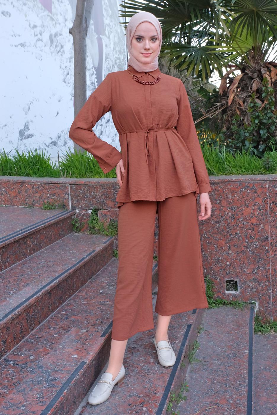 Vêtements hijab BRUN DÉTAIL CHAÎNE COL CHEMISE COSTUME 2 PIÈCES PANTALON T 3547