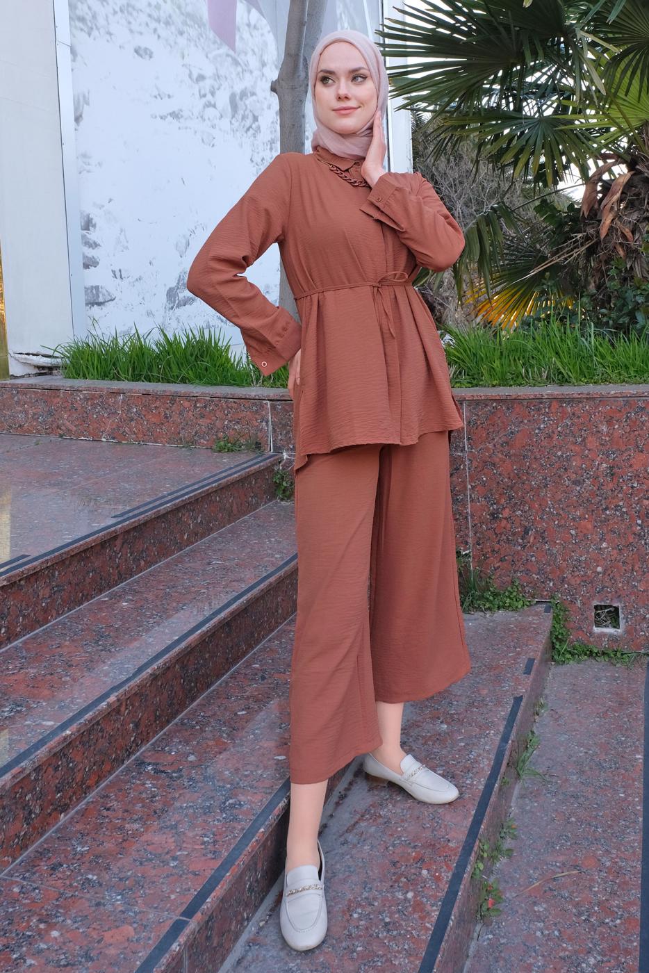 Vêtements hijab BRUN DÉTAIL CHAÎNE COL CHEMISE COSTUME 2 PIÈCES PANTALON T 3547