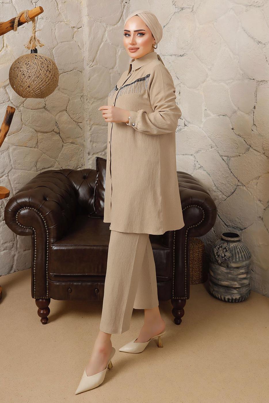 Tesettür giyim BEJ ZİNCİR DETAYLI DÜĞMELİ İKİLİ PANTOLONLU TAKIM T 5203