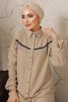 Tesettür giyim BEJ ZİNCİR DETAYLI DÜĞMELİ İKİLİ PANTOLONLU TAKIM T 5203