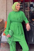 Tesettür giyim YEŞİL DÜĞME DETAYLI KUŞAKLI PANTOLONLU TAKIM T 55014