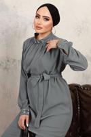 Tesettür giyim GRİ YAKASI VE MANŞETLERİ TAŞLI İKİLİ PANTOLONLU TAKIM T 7303