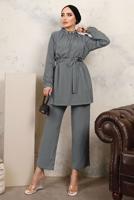 Tesettür giyim GRİ YAKASI VE MANŞETLERİ TAŞLI İKİLİ PANTOLONLU TAKIM T 7303