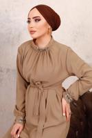 Tesettür giyim KAHVE YAKASI VE MANŞETLERİ TAŞLI İKİLİ PANTOLONLU TAKIM T 7303