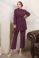 Tesettür giyim MÜRDÜM YAKASI VE MANŞETLERİ TAŞLI İKİLİ PANTOLONLU TAKIM T 7303