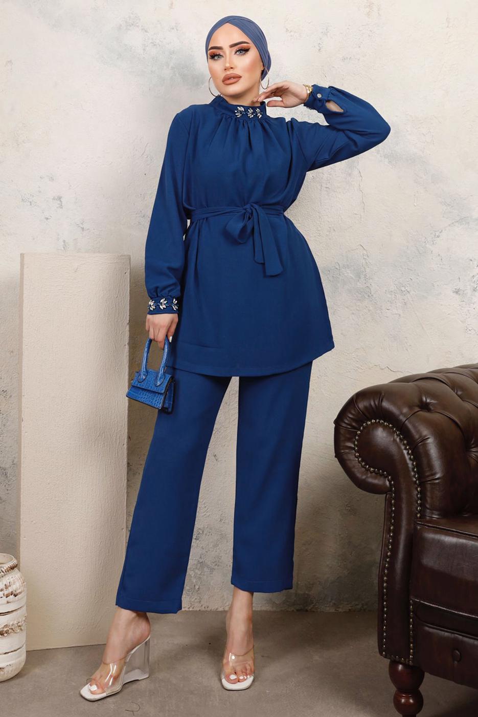 Tesettür giyim LACİVERT YAKASI VE MANŞETLERİ TAŞLI İKİLİ PANTOLONLU TAKIM T 7303