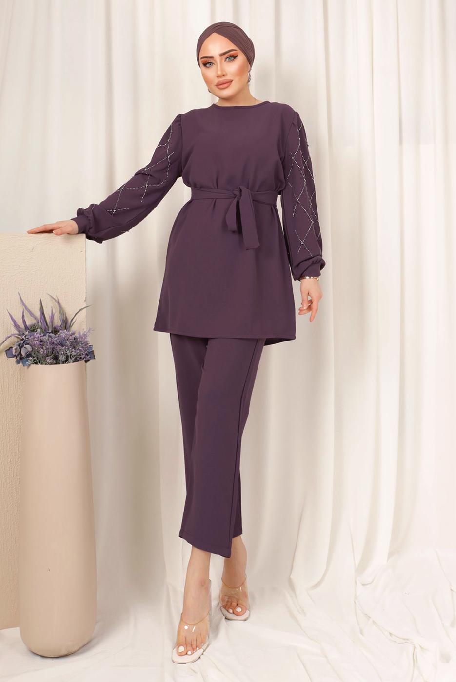 Tesettür giyim MOR KOLU TAŞ BASKILI KUŞAKLI PANTOLONLU TAKIM T 8203