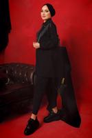 Tesettür giyim SİYAH ZİNCİR DETAYLI FERMUARLI İKİLİ PANTOLONLU TAKIM T 9292