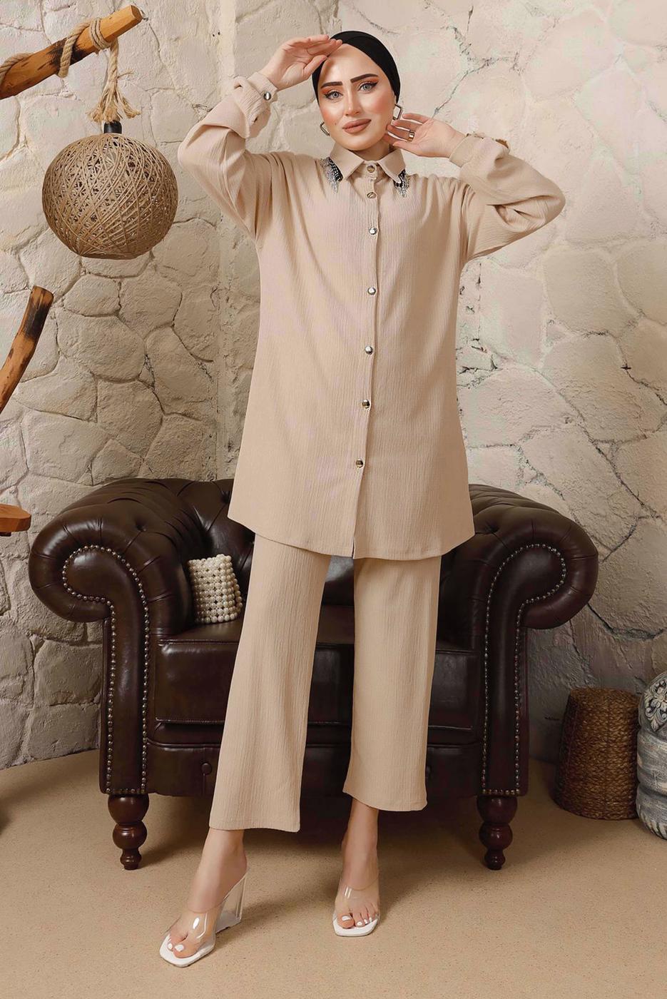 Tesettür giyim BEJ YAKASI ZİNCİR DETAYLI BÜRÜMCÜK PANTOLONLU TAKIM T 9892