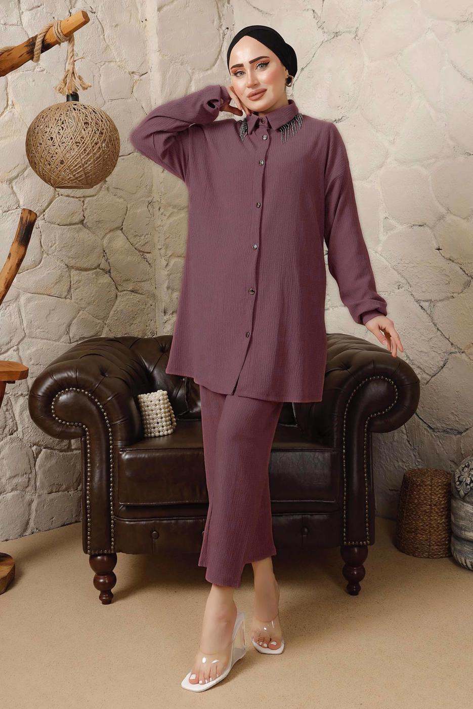 Tesettür giyim MOR YAKASI ZİNCİR DETAYLI BÜRÜMCÜK PANTOLONLU TAKIM T 9892