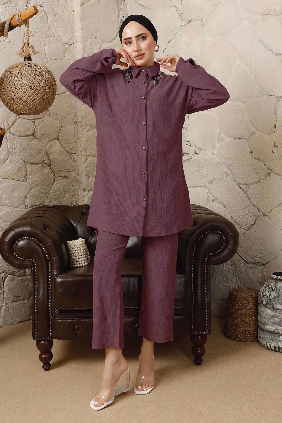 Tesettür giyim MOR YAKASI ZİNCİR DETAYLI BÜRÜMCÜK PANTOLONLU TAKIM T 9892