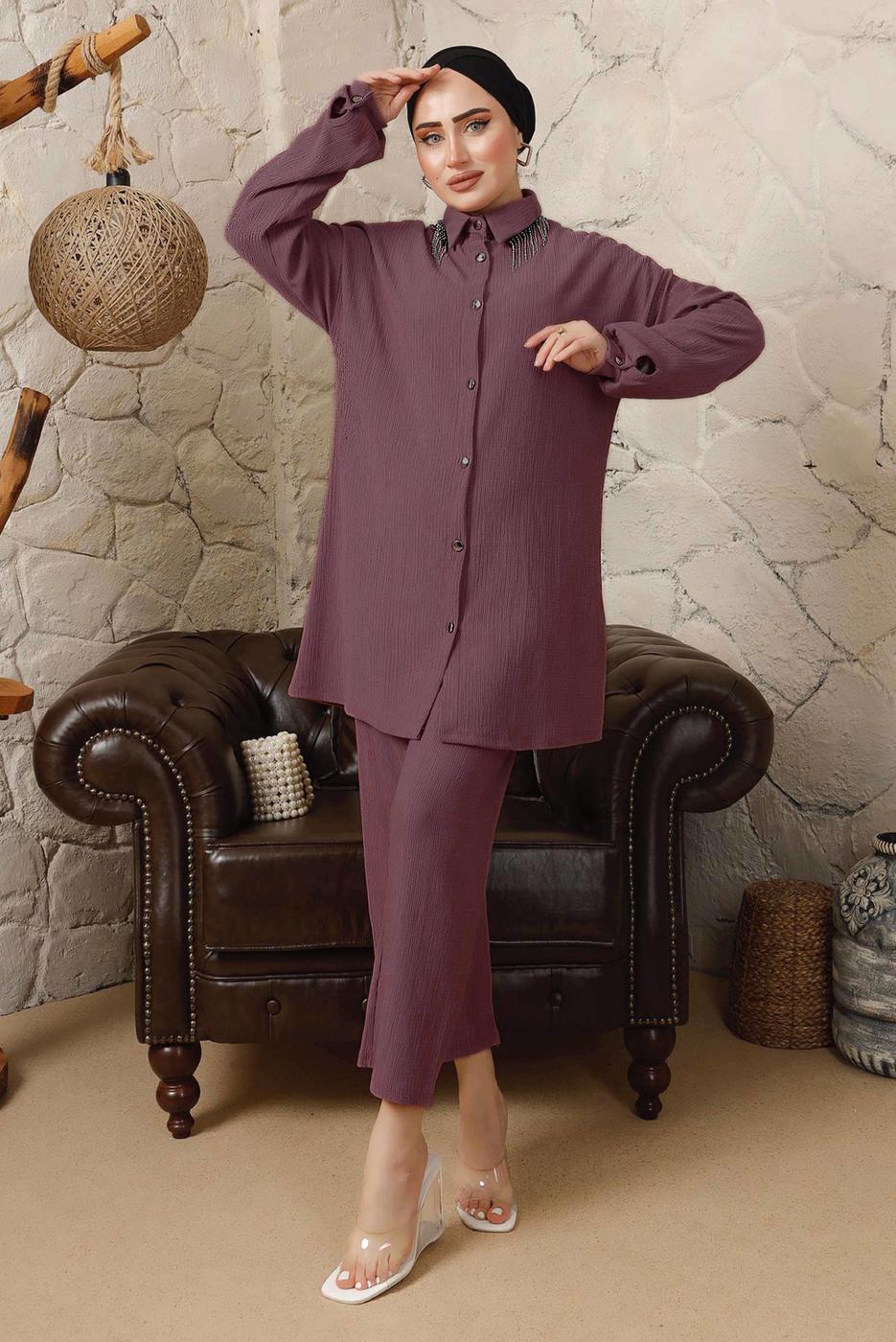 Tesettür giyim MOR YAKASI ZİNCİR DETAYLI BÜRÜMCÜK PANTOLONLU TAKIM T 9892