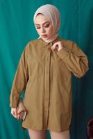Tesettür giyim KAHVE CEP DETAYLI YANI YIRTMAÇLI GÖMLEK TUNİK T 19316