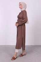 Tesettür giyim KAHVE YANI YIRTMAÇLU KUŞAKLI UZUN TUNİK T 3395 