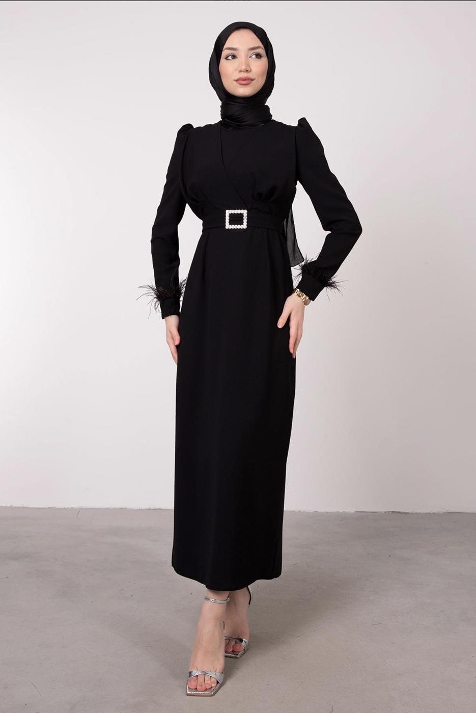 Tesettür giyim SİYAH TÜY DETAYLI KEMERLİ ELBİSE T 80047