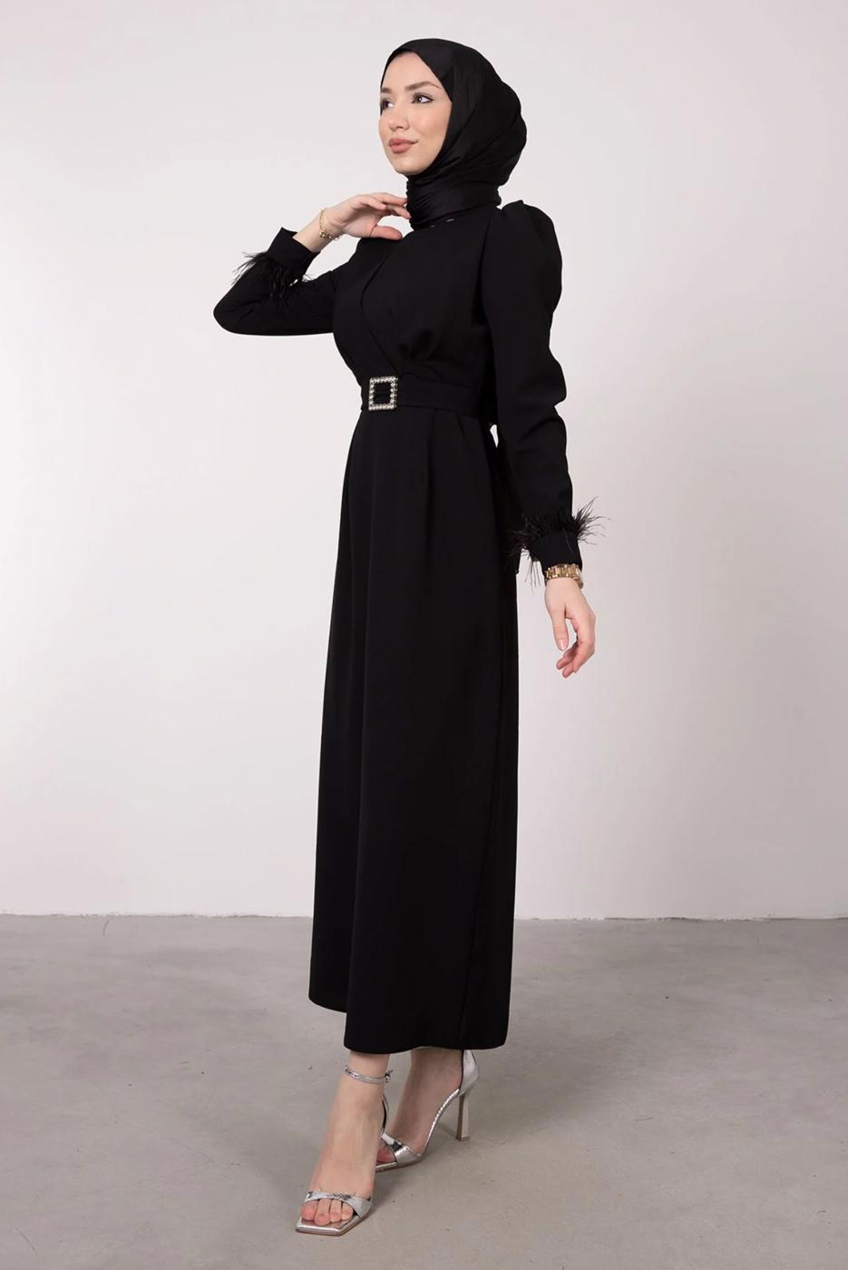 Tesettür giyim SİYAH TÜY DETAYLI KEMERLİ ELBİSE T 80047