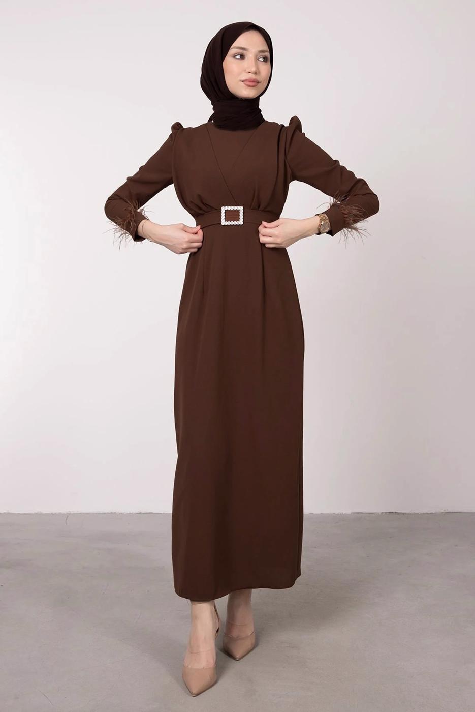 Vêtements hijab BRUN ROBE CEINTURE À FOURRURE T 80047