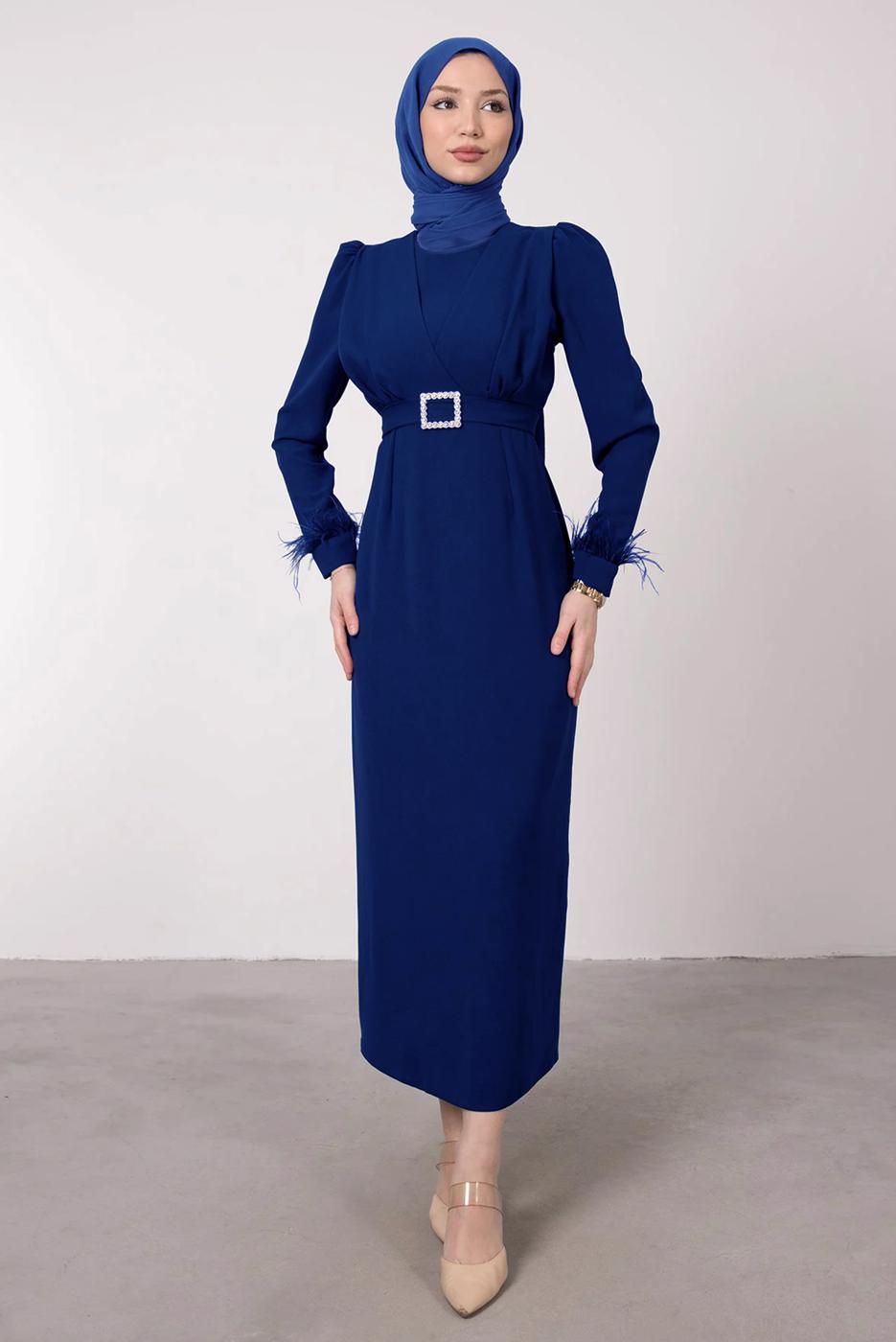 Tesettür giyim LACİVERT TÜY DETAYLI KEMERLİ ELBİSE T 80047