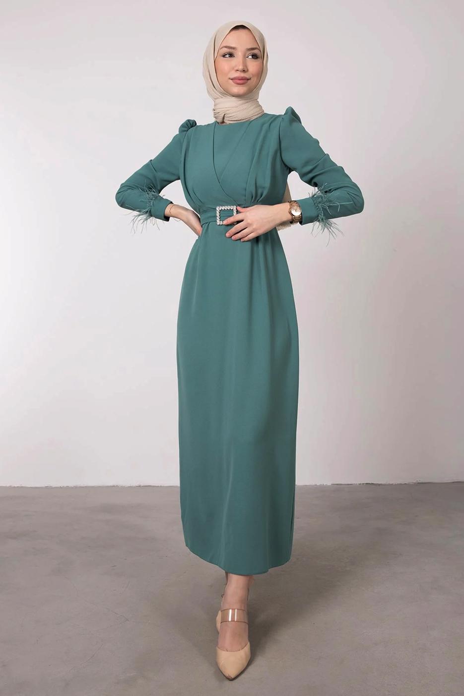 Tesettür giyim YEŞİL TÜY DETAYLI KEMERLİ ELBİSE T 80047