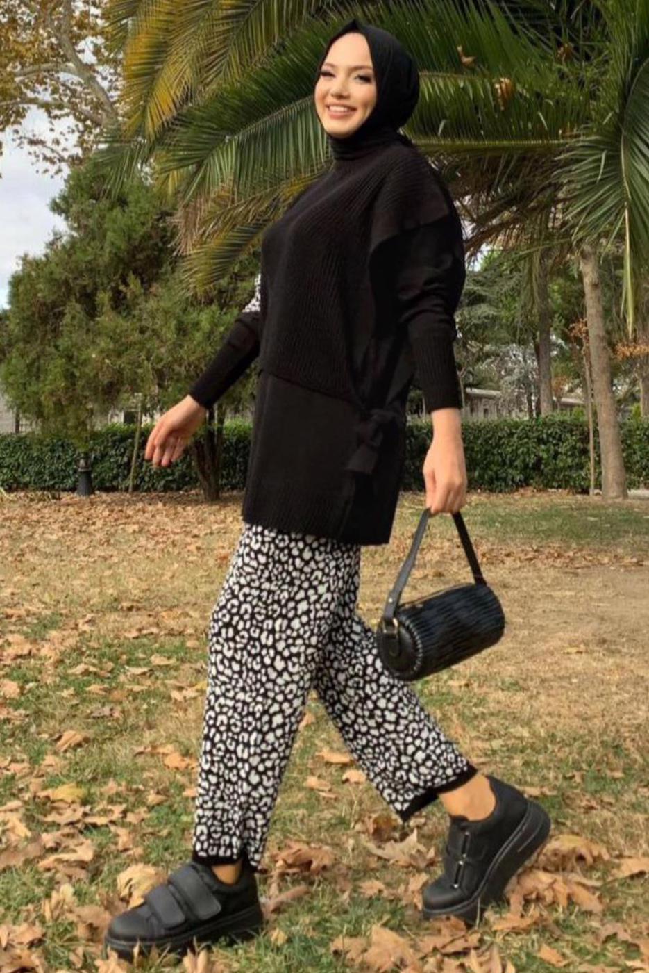 Hijab clothing BLACK SLEEVELESS KNITWEAR SWEATER WITH TIE DETAIL T 73222