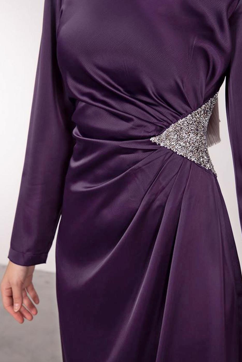 Tesettür giyim MOR TAŞ BASKILI PİLİSE DETAYLI ABİYE ELBİSE T 0495