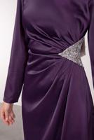 Tesettür giyim MOR TAŞ BASKILI PİLİSE DETAYLI ABİYE ELBİSE T 0495