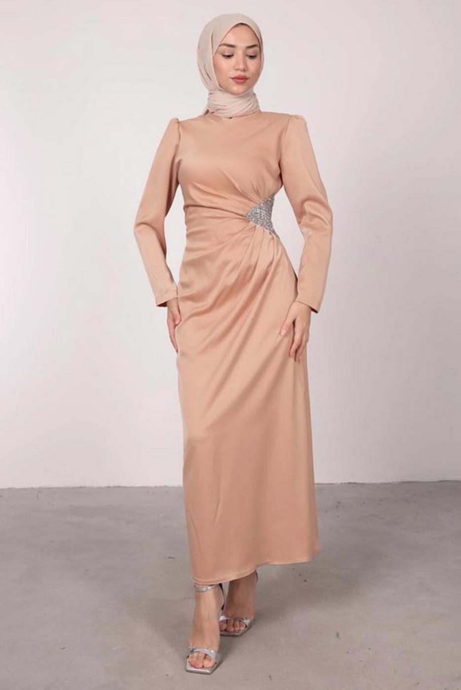 Tesettür giyim PUDRA TAŞ BASKILI PİLİSE DETAYLI ABİYE ELBİSE T 0495