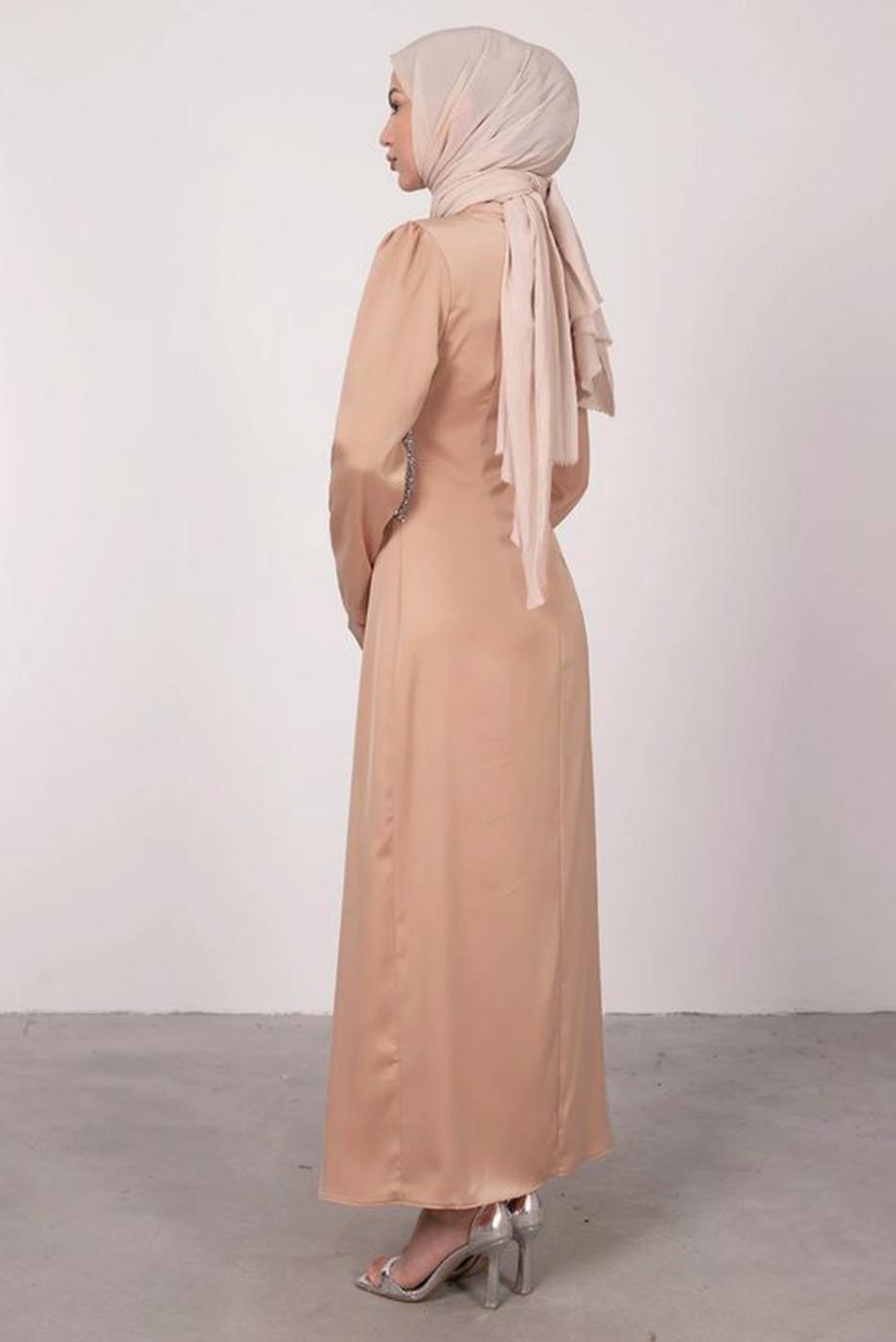 Tesettür giyim PUDRA TAŞ BASKILI PİLİSE DETAYLI ABİYE ELBİSE T 0495