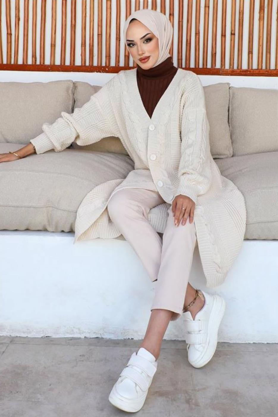 Tesettür giyim BEJ UZUN TRİKO HIRKA T 0763