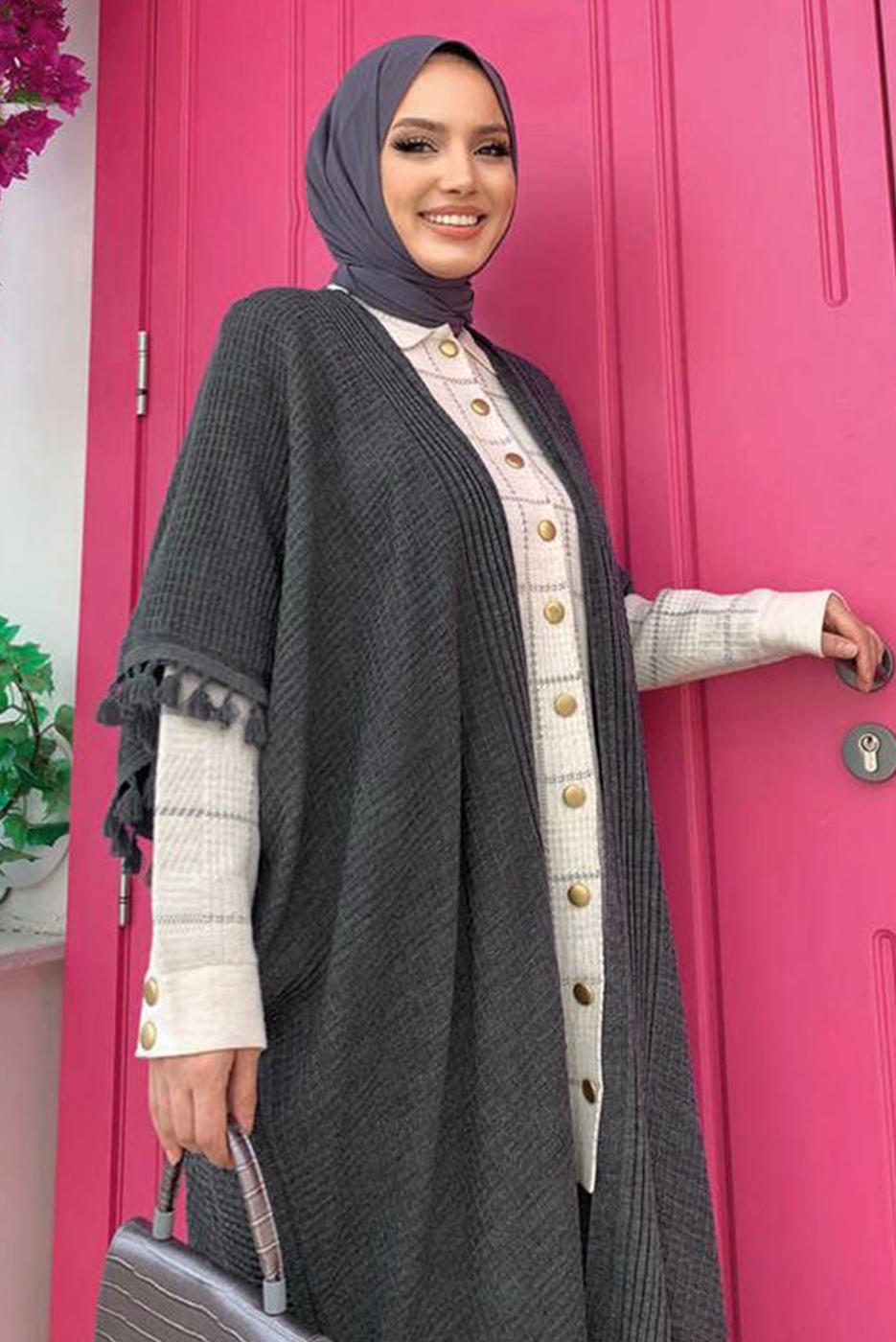 Tesettür giyim GRİ PÜSKÜL DETAYLI TRİKO HIRKA T 1341