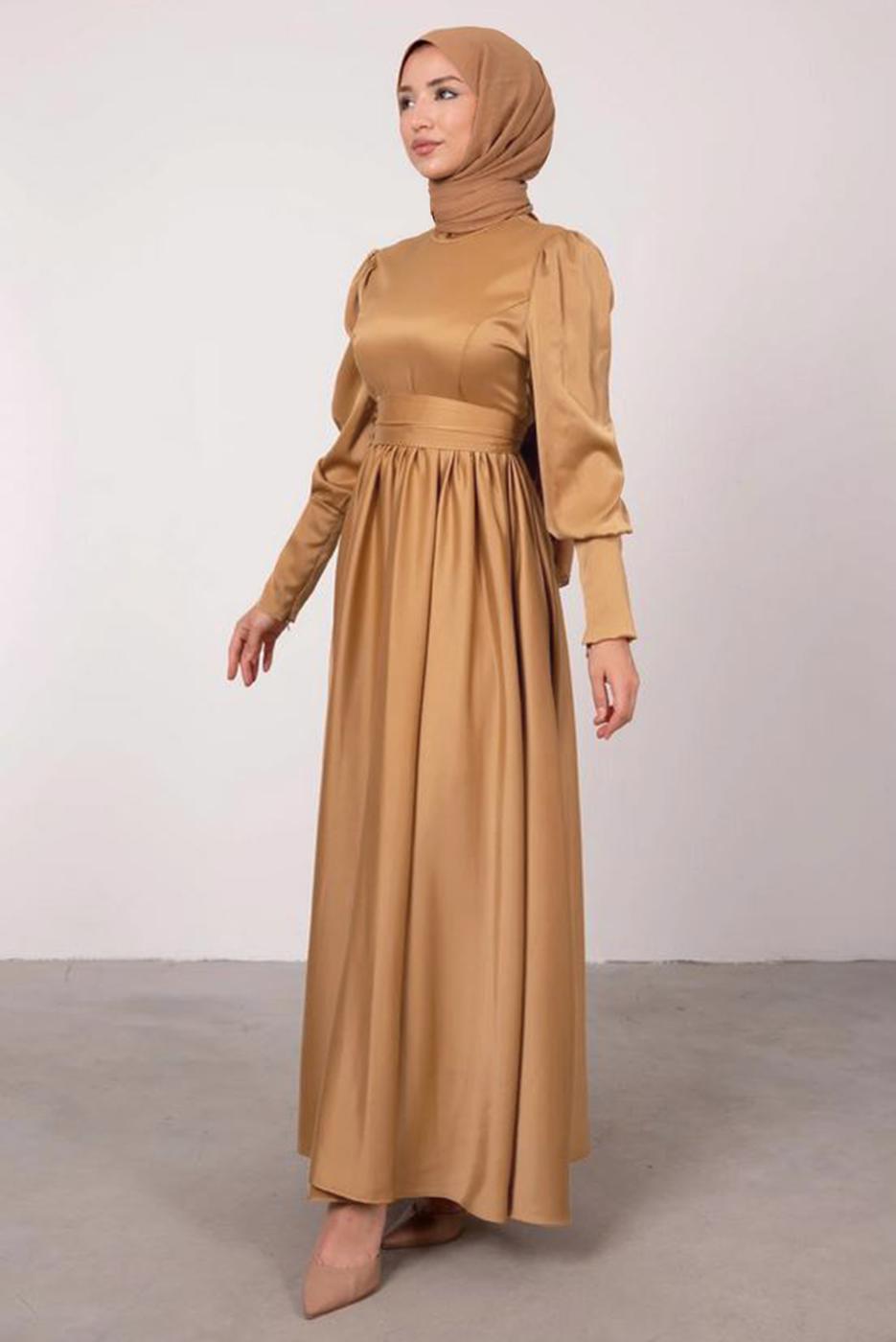 Tesettür giyim BEJ KUŞAKLI SATEN ELBİSE T 1247