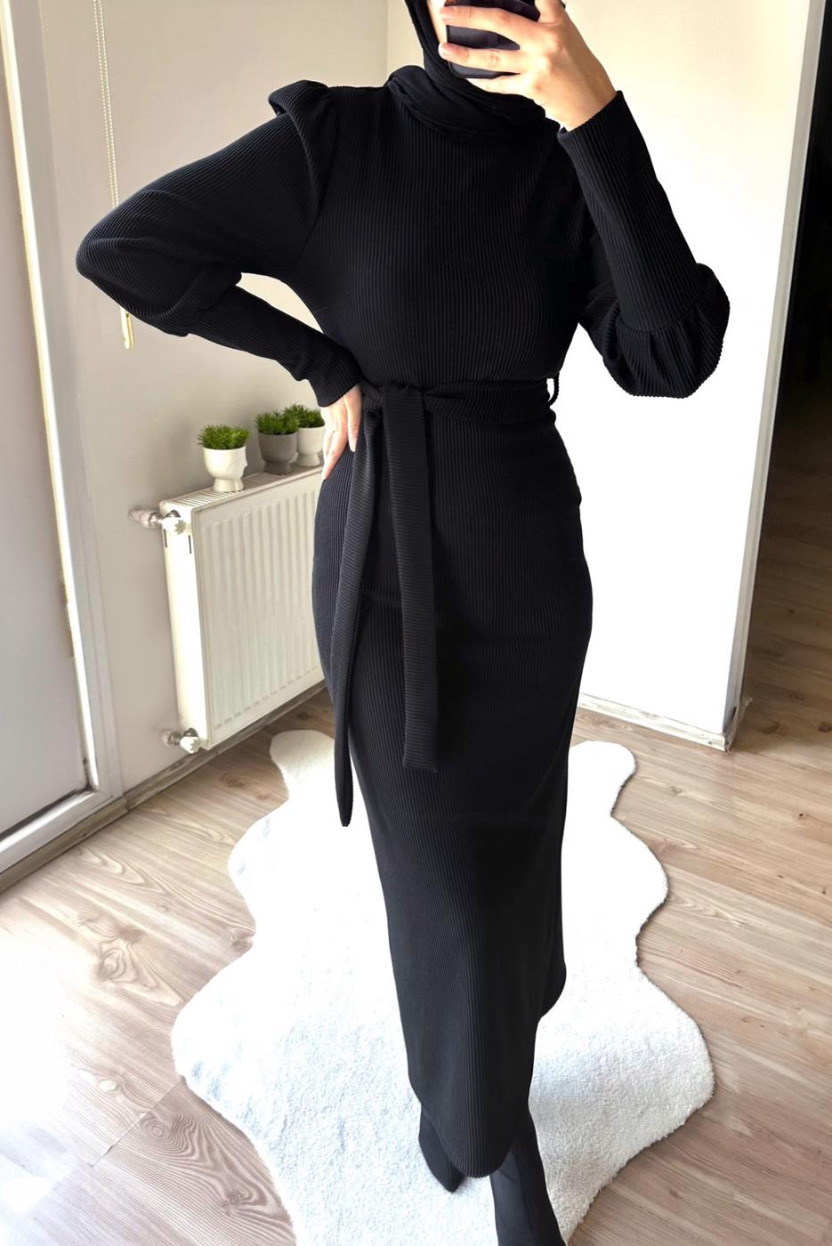 Tesettür giyim SİYAH ÖRME KUMAŞ KUŞAKLI ELBİSE T 7577